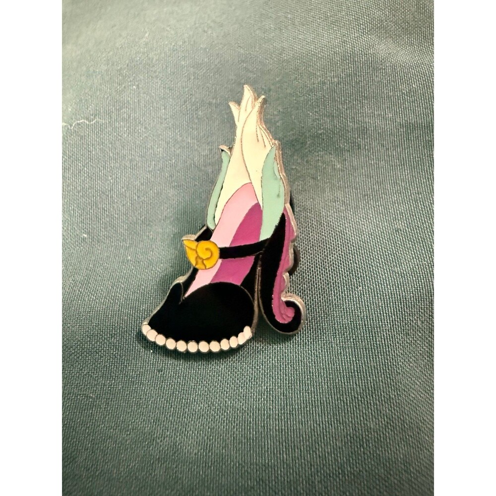 Disney Ursula High Heel The Little Mermaid pin